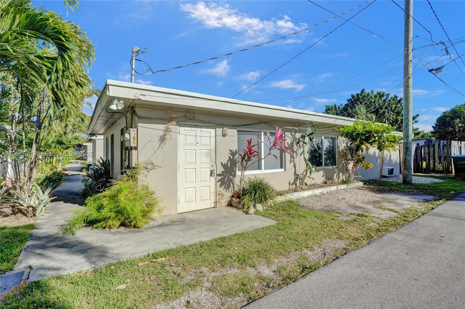 Rental Property at 1314 S 20th Ave 1320, Hollywood, Broward County, Florida - Bedrooms: 1 
Bathrooms: 1  - $1,400 MO.