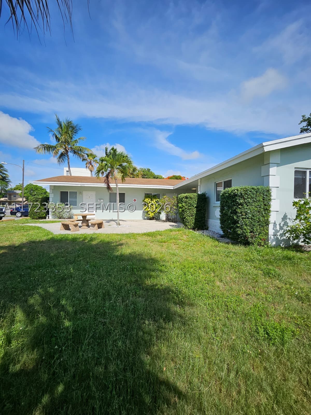 1231 NE 23rd Ave