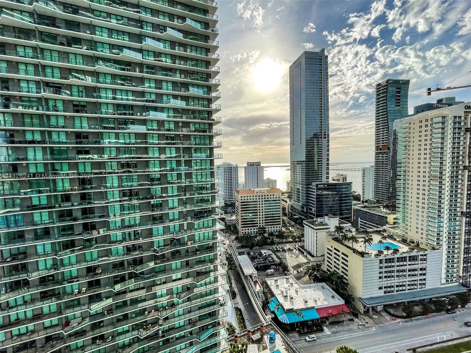 INFINITY AT BRICKELL - Residential