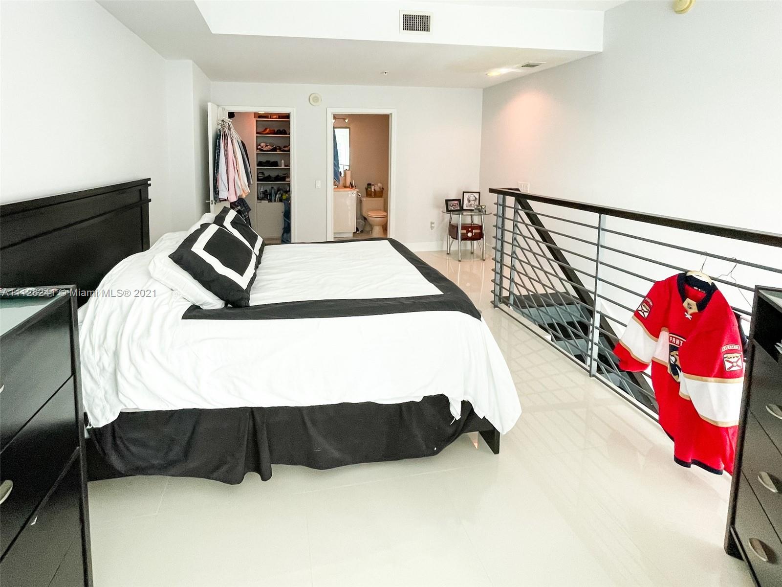 INFINITY AT BRICKELL - Residential