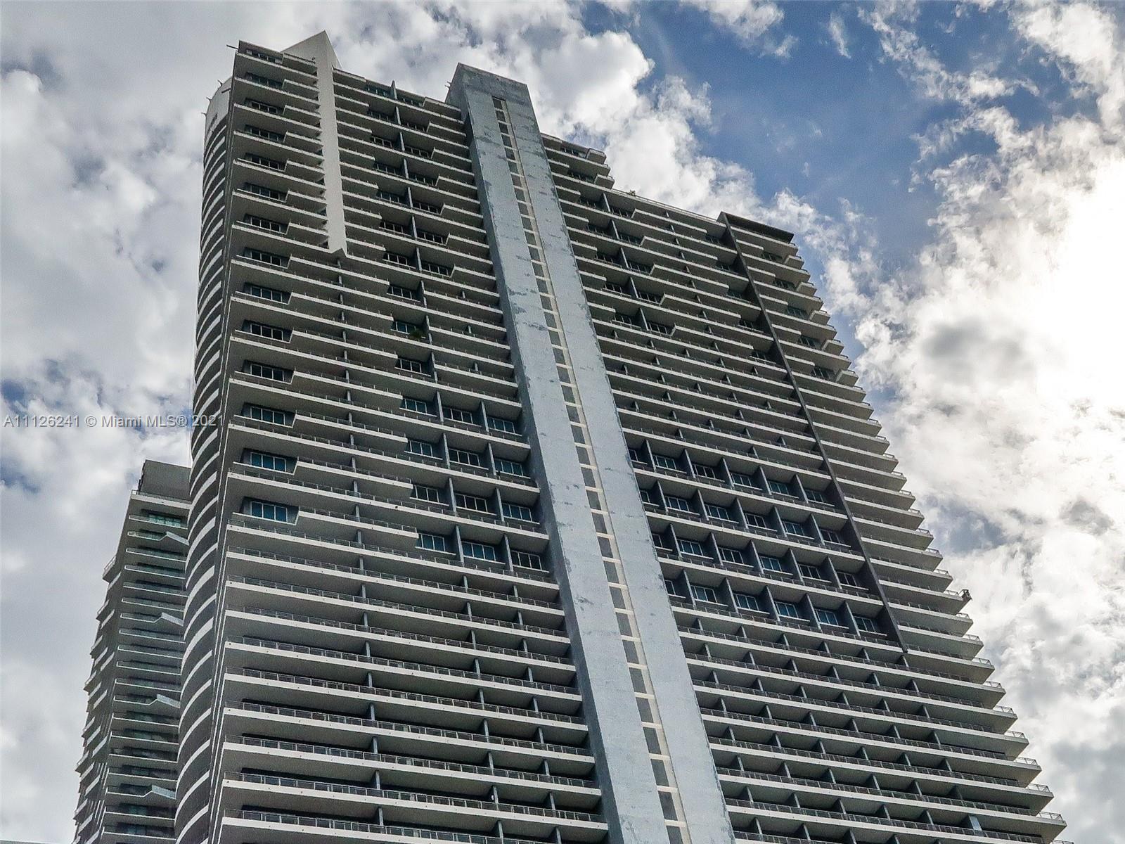 INFINITY AT BRICKELL - Residential