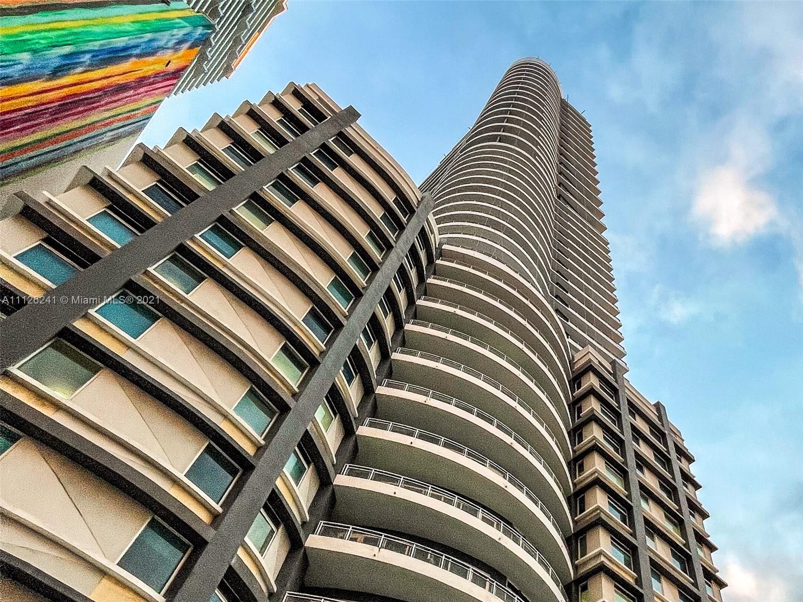 INFINITY AT BRICKELL - Residential