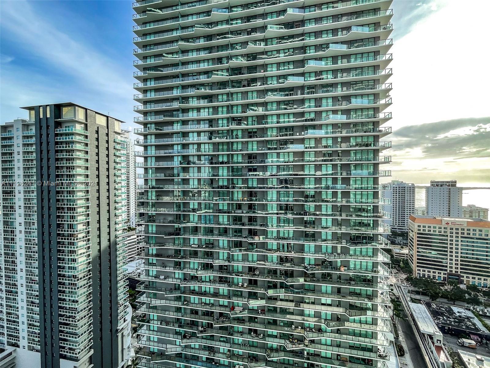 INFINITY AT BRICKELL - Residential