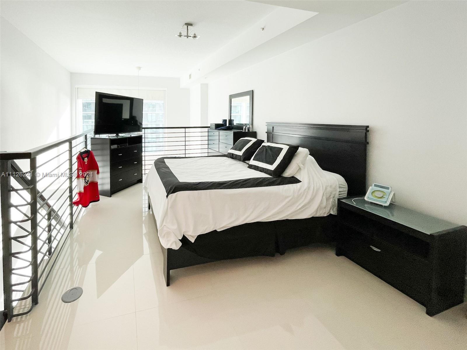 INFINITY AT BRICKELL - Residential