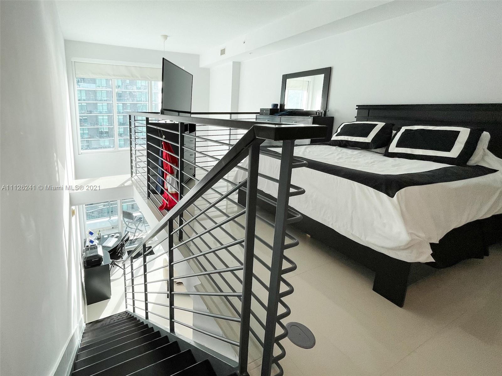 INFINITY AT BRICKELL - Residential