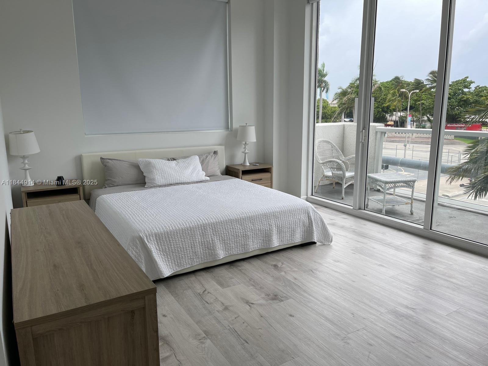 Very high ceilings and big apartment 1 bed plus den, 2 full baths available starting September 16th, 2025. Totally furnished unit.