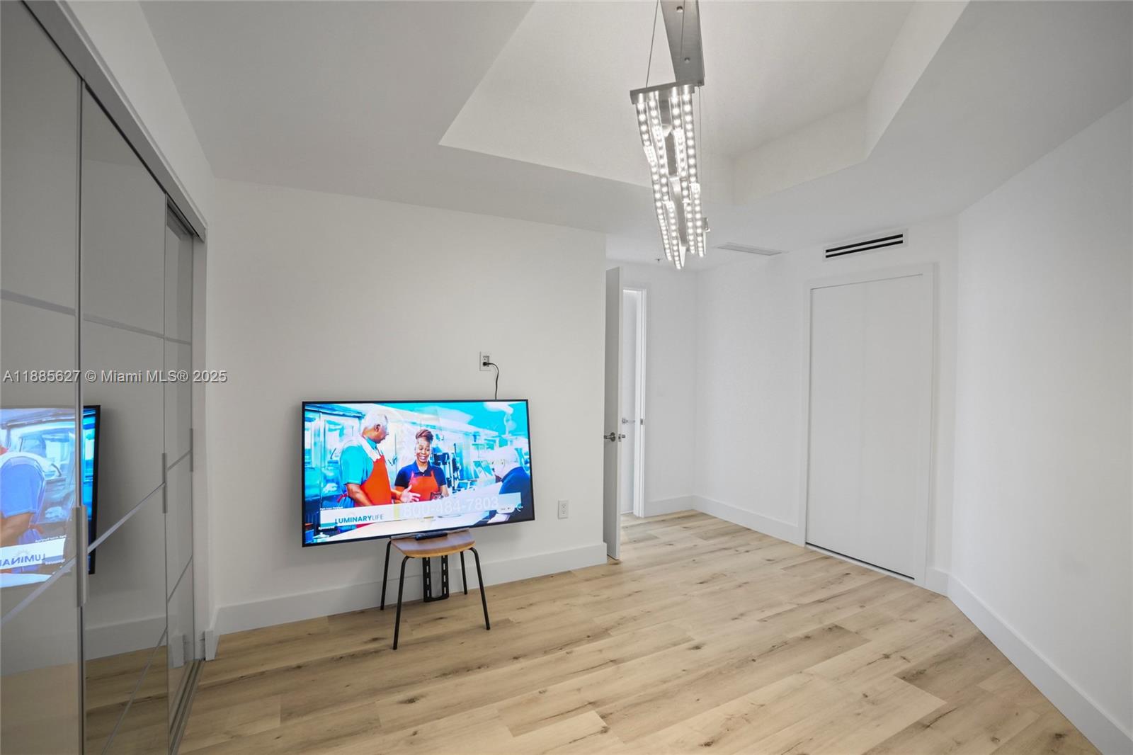 MARINA PALMS RESIDENCES S - Residential