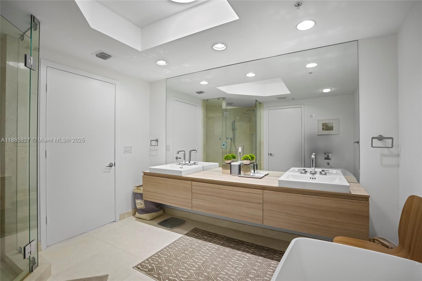 MARINA PALMS RESIDENCES S - Residential