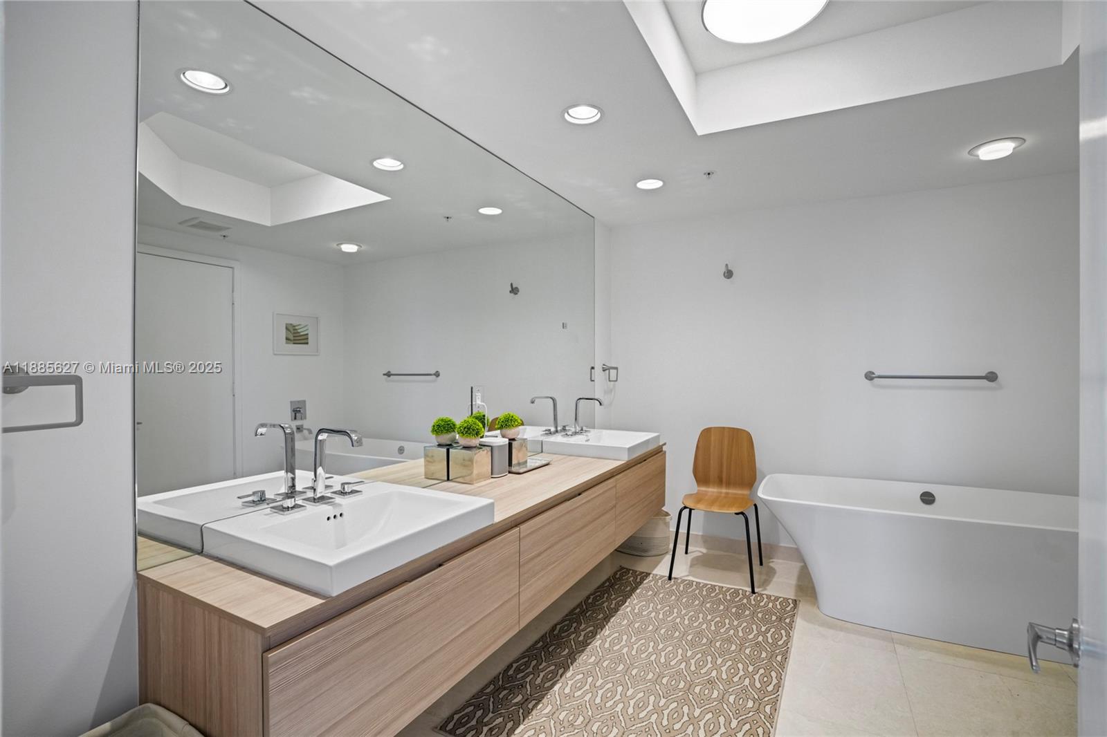 MARINA PALMS RESIDENCES S - Residential