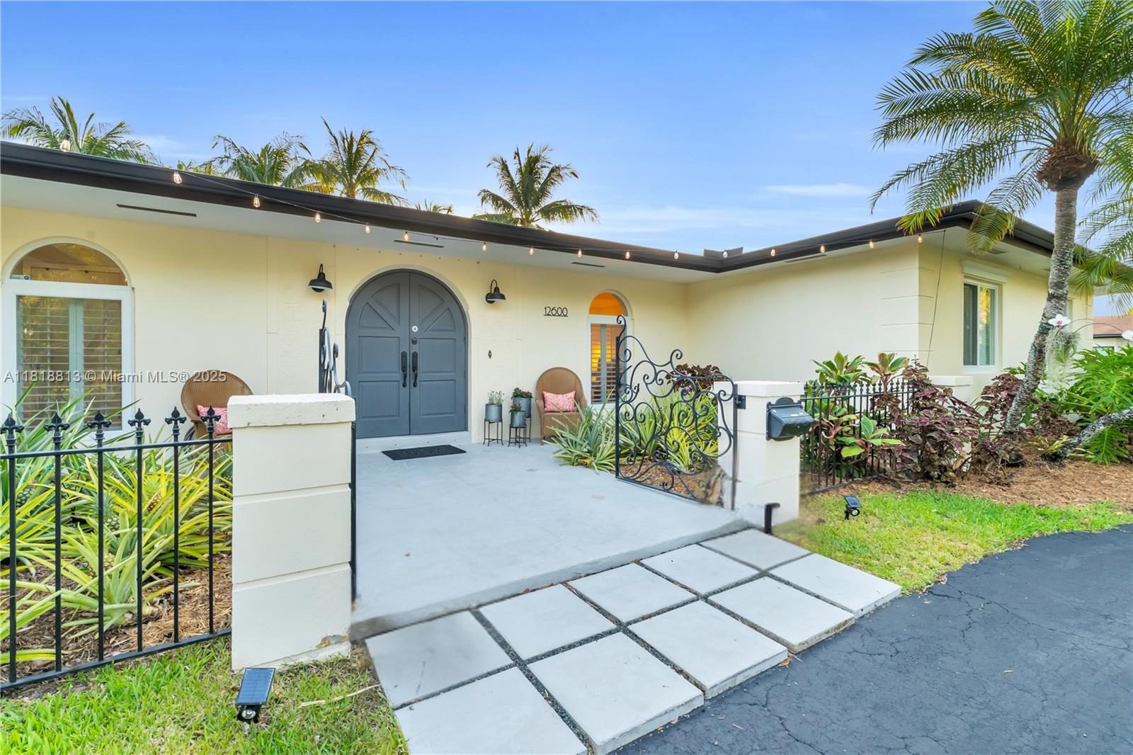 Rental Property at 12600 Sw 70th Ave, Pinecrest, Miami-Dade County, Florida - Bedrooms: 4 
Bathrooms: 2  - $8,000 MO.