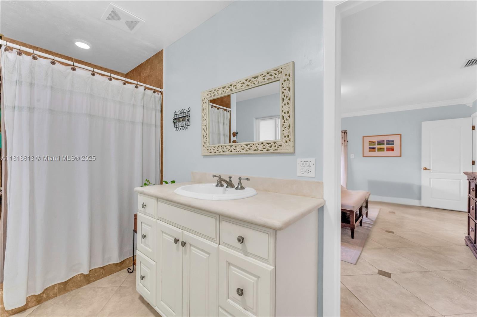COUNTRY SQUIRE MANOR SEC - Residential Lease