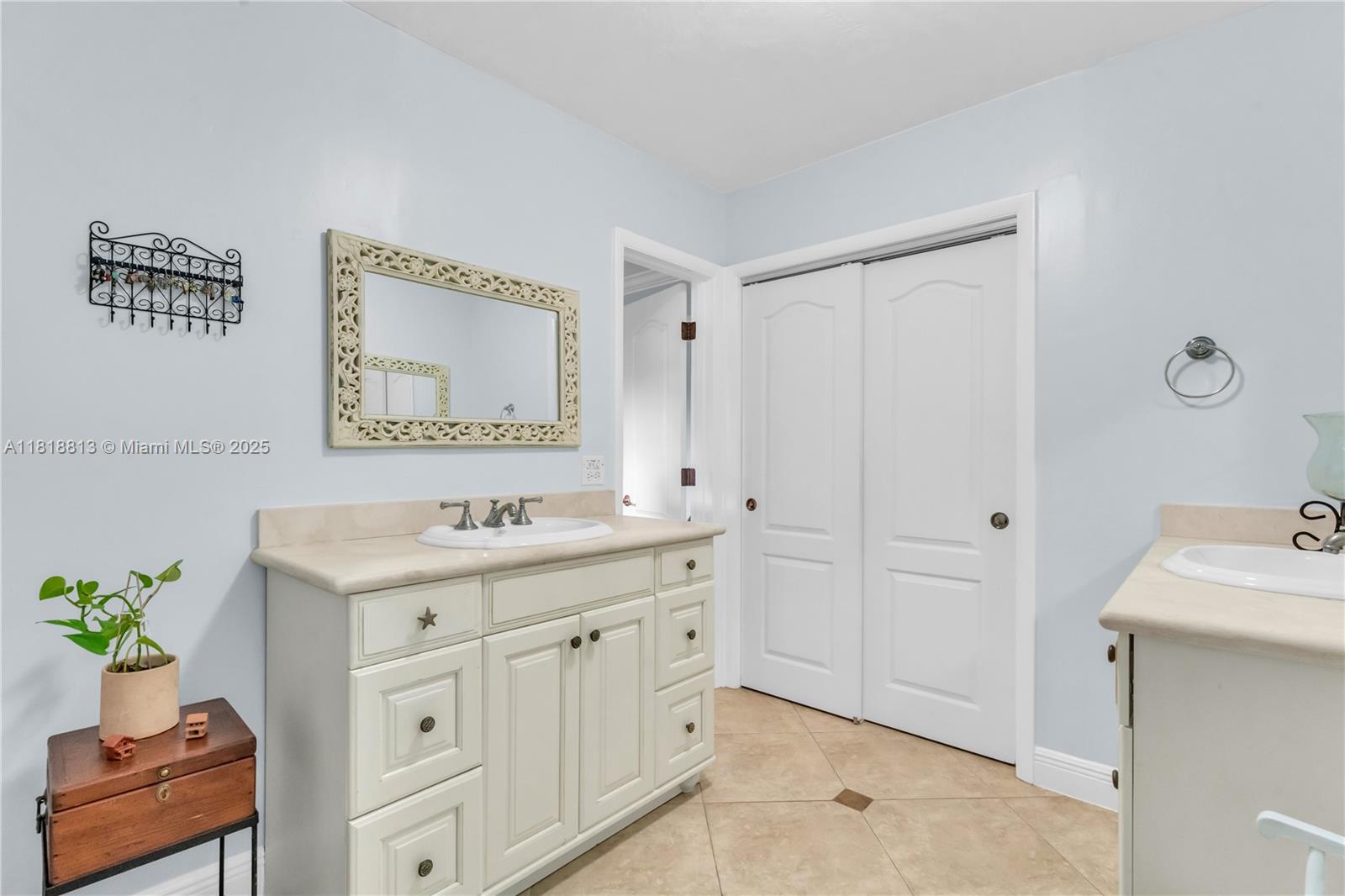 COUNTRY SQUIRE MANOR SEC - Residential Lease
