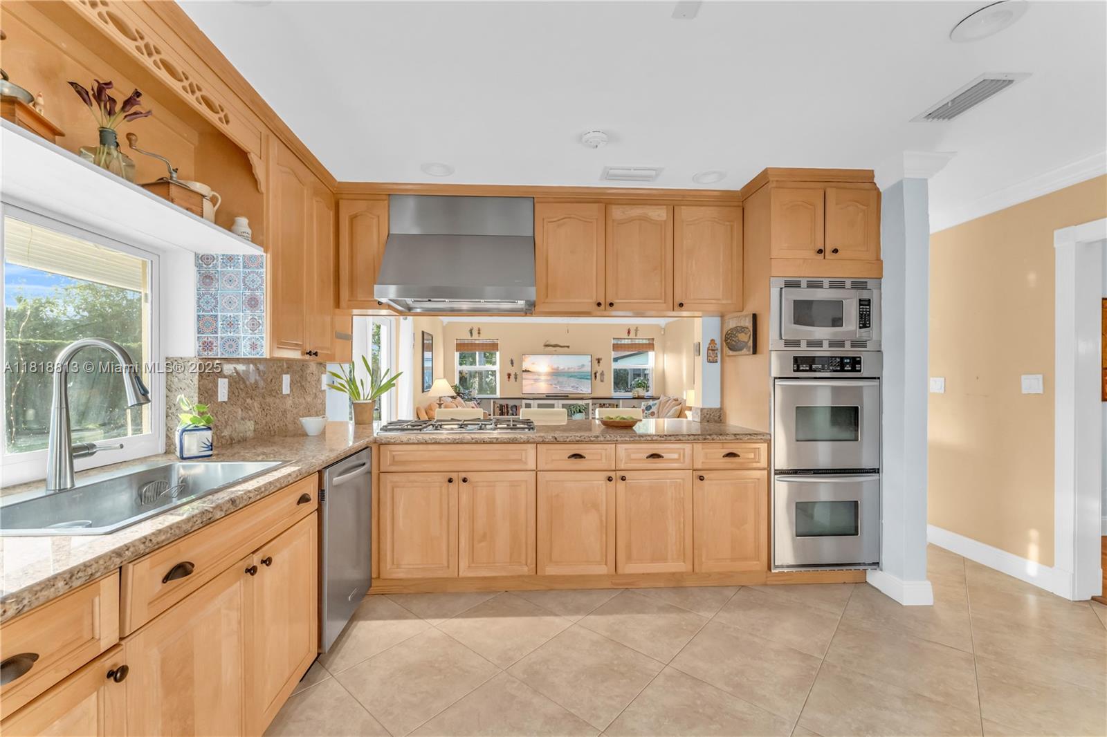 COUNTRY SQUIRE MANOR SEC - Residential Lease