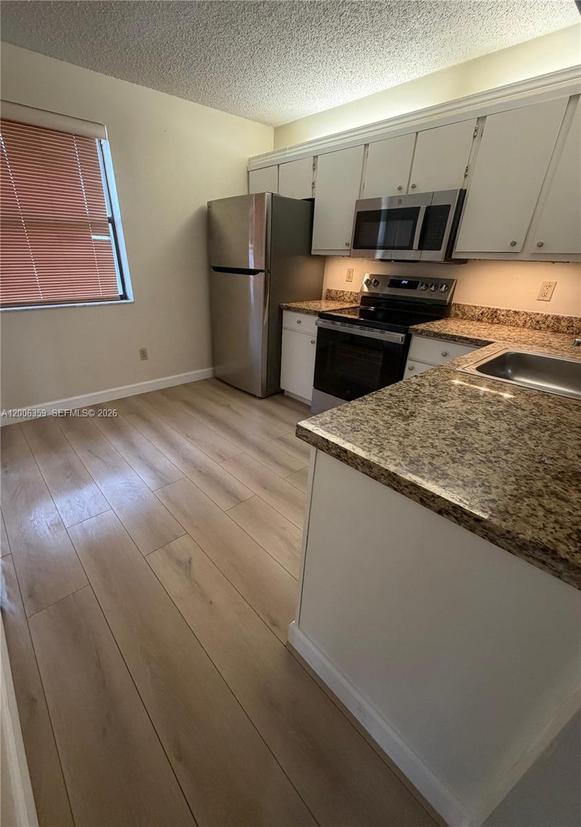 LAKESHORE CONDO #4 - Residential Lease