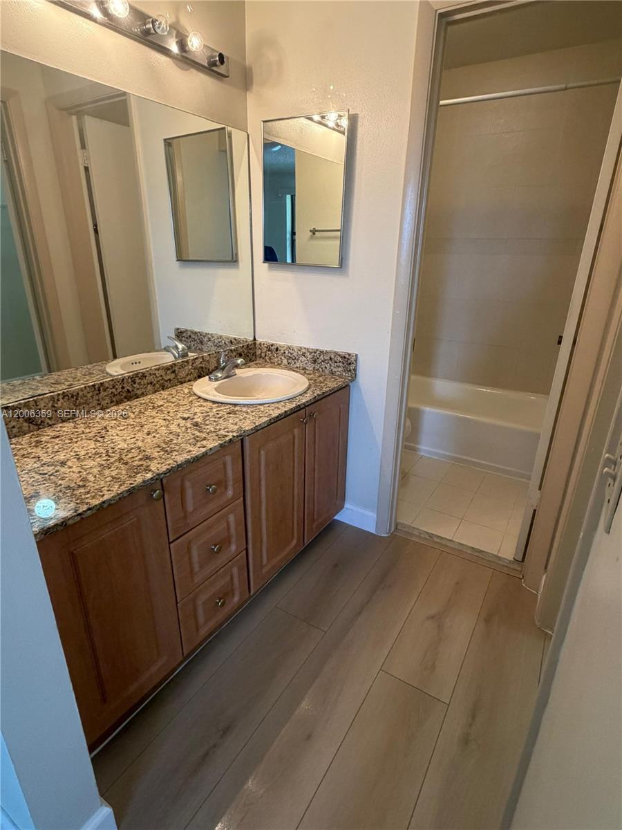 LAKESHORE CONDO #4 - Residential Lease