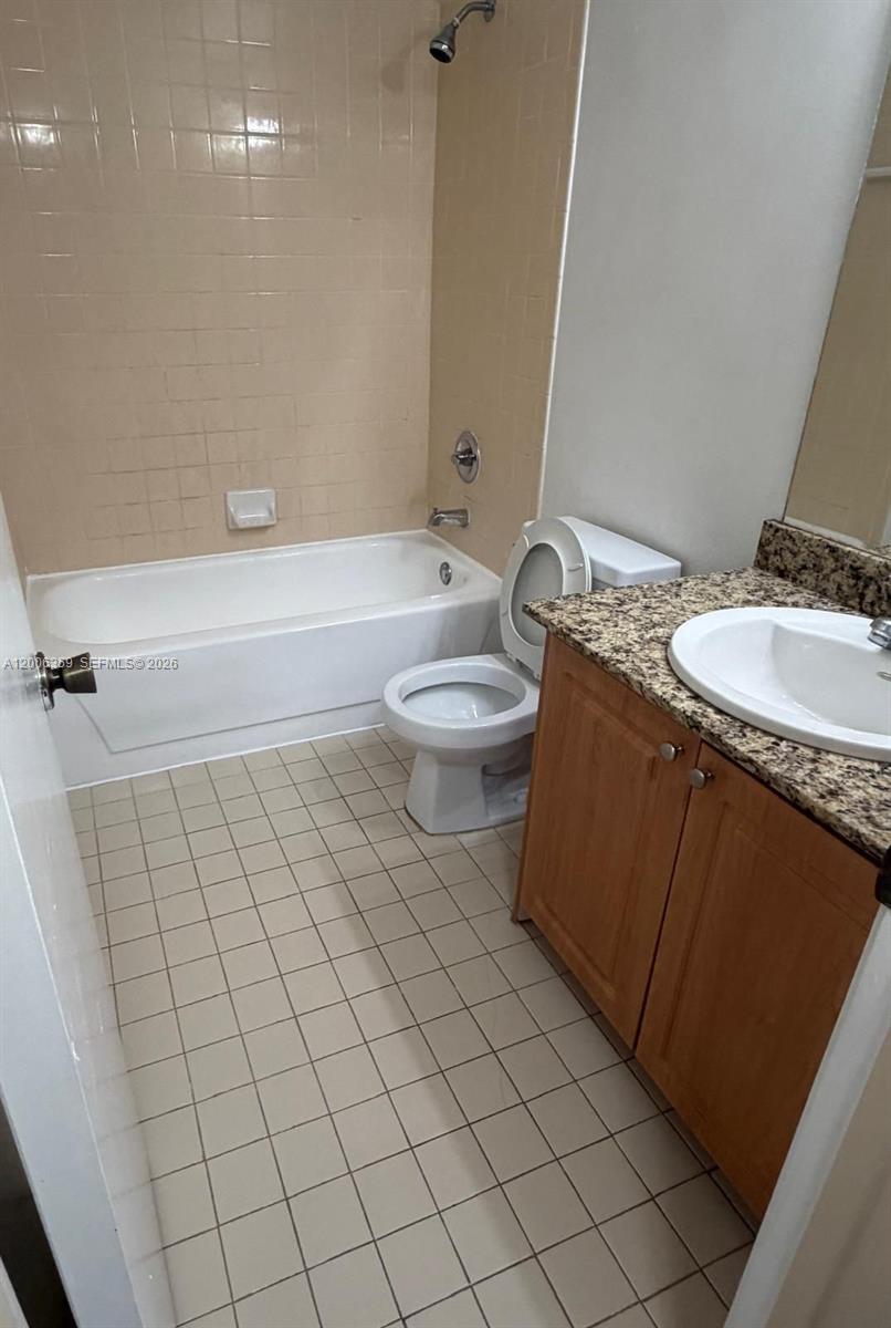 LAKESHORE CONDO #4 - Residential Lease