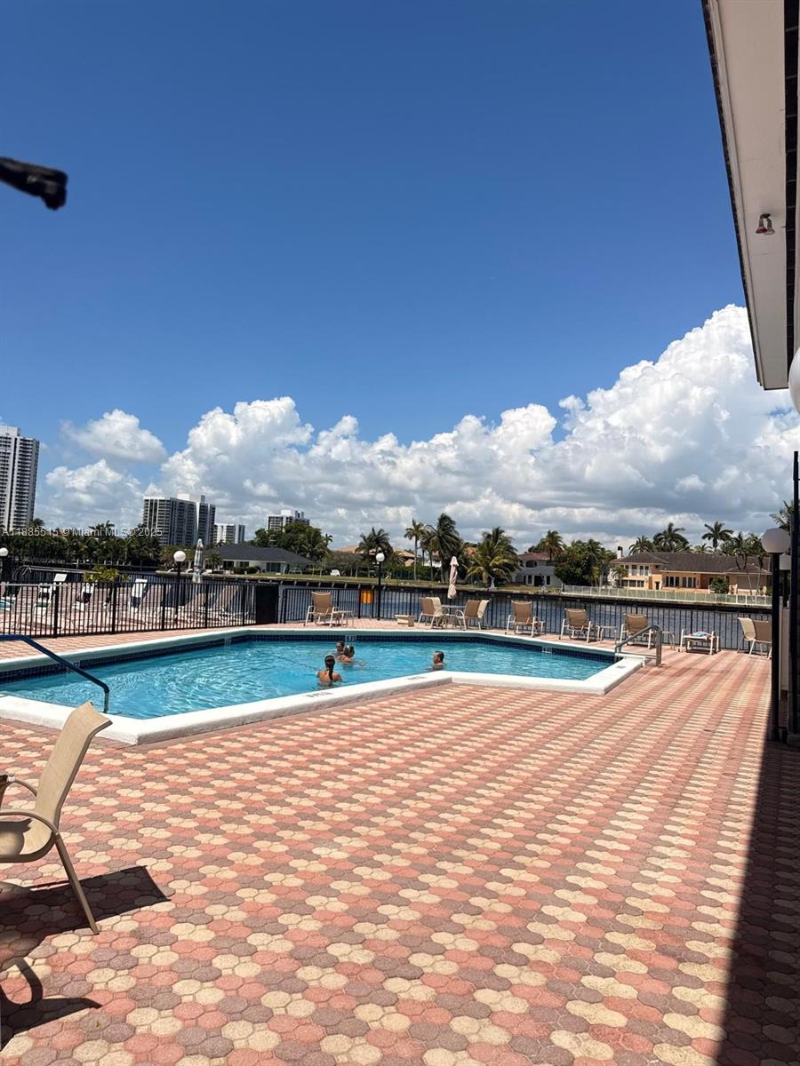 ASHLEIGH HOUSE CONDO - Residential Lease