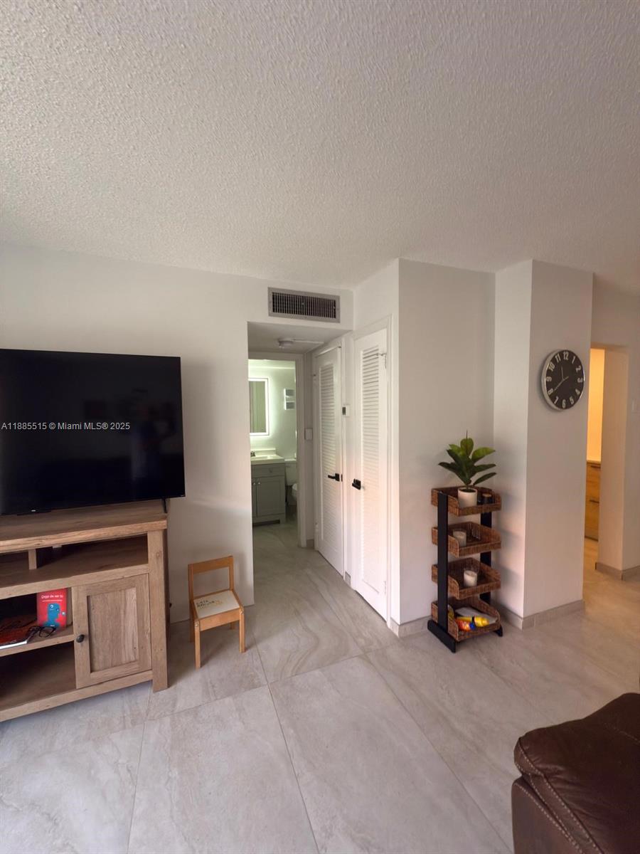 ASHLEIGH HOUSE CONDO - Residential Lease