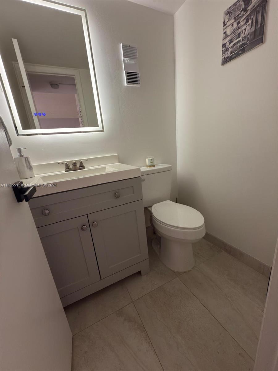 ASHLEIGH HOUSE CONDO - Residential Lease