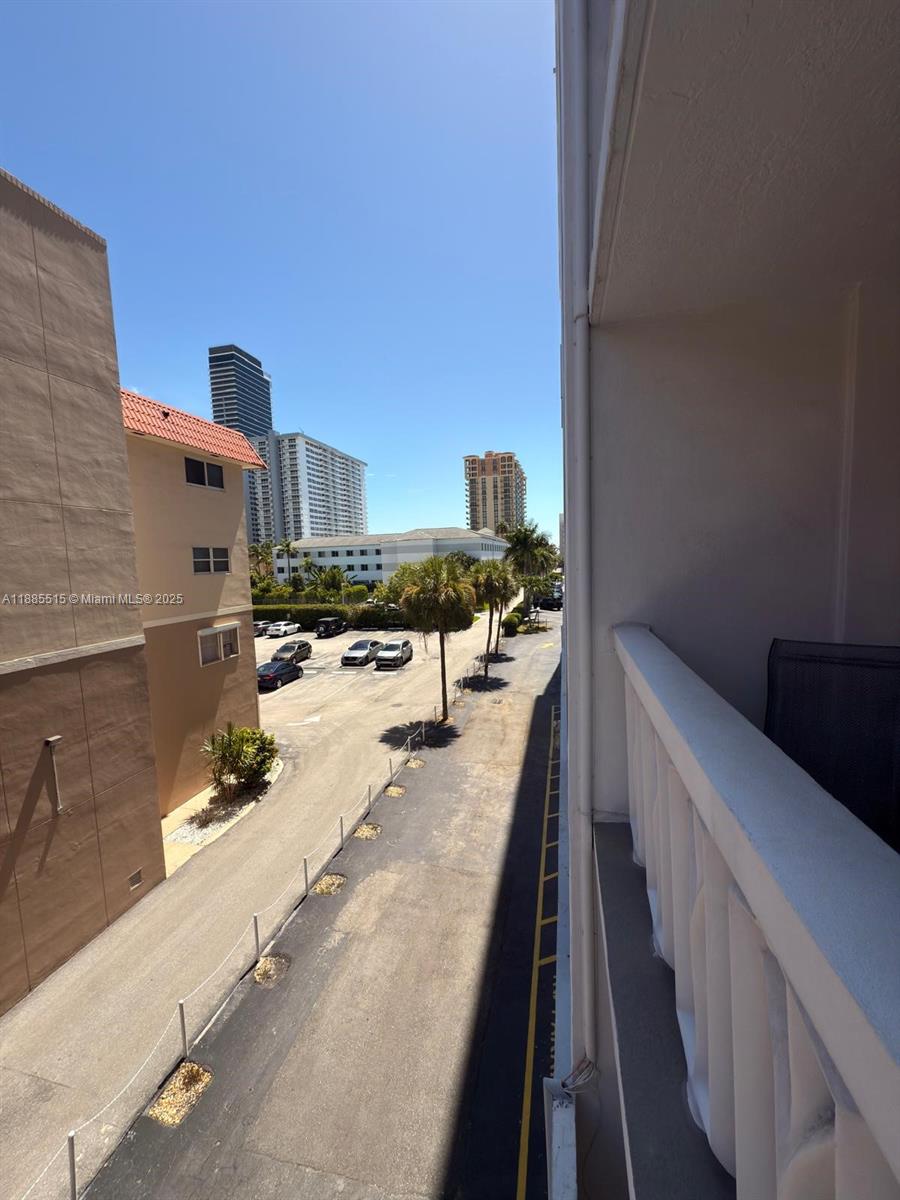 ASHLEIGH HOUSE CONDO - Residential Lease