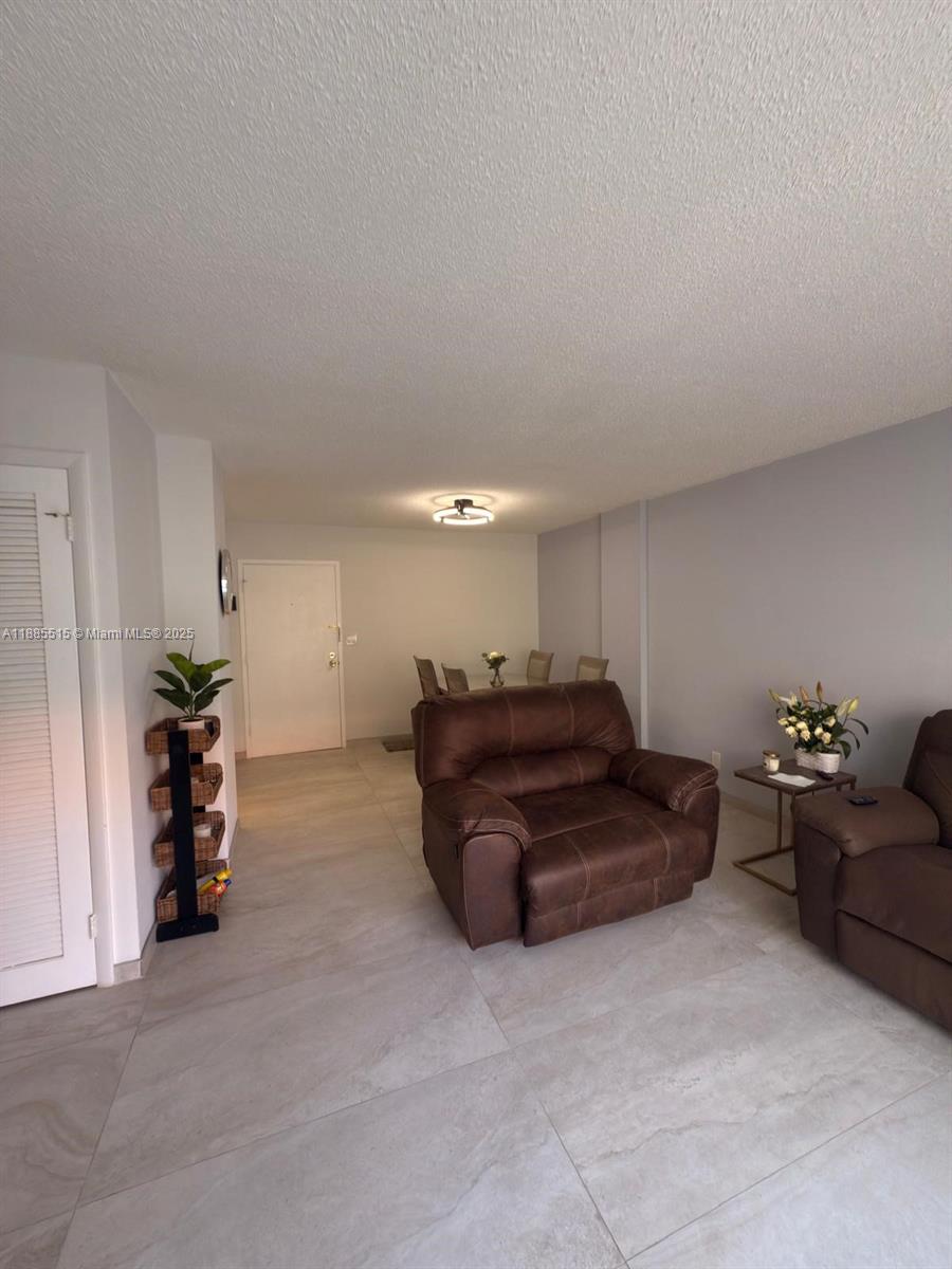 ASHLEIGH HOUSE CONDO - Residential Lease