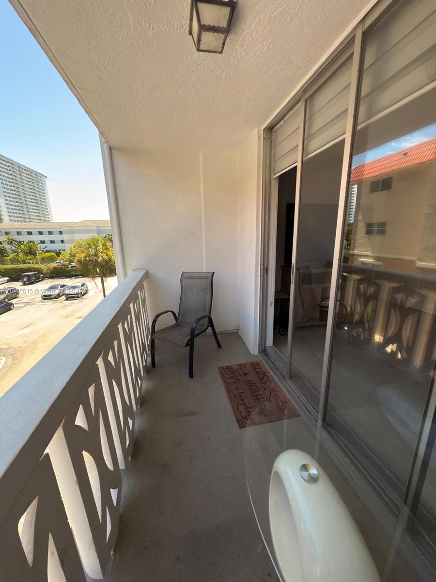 ASHLEIGH HOUSE CONDO - Residential Lease