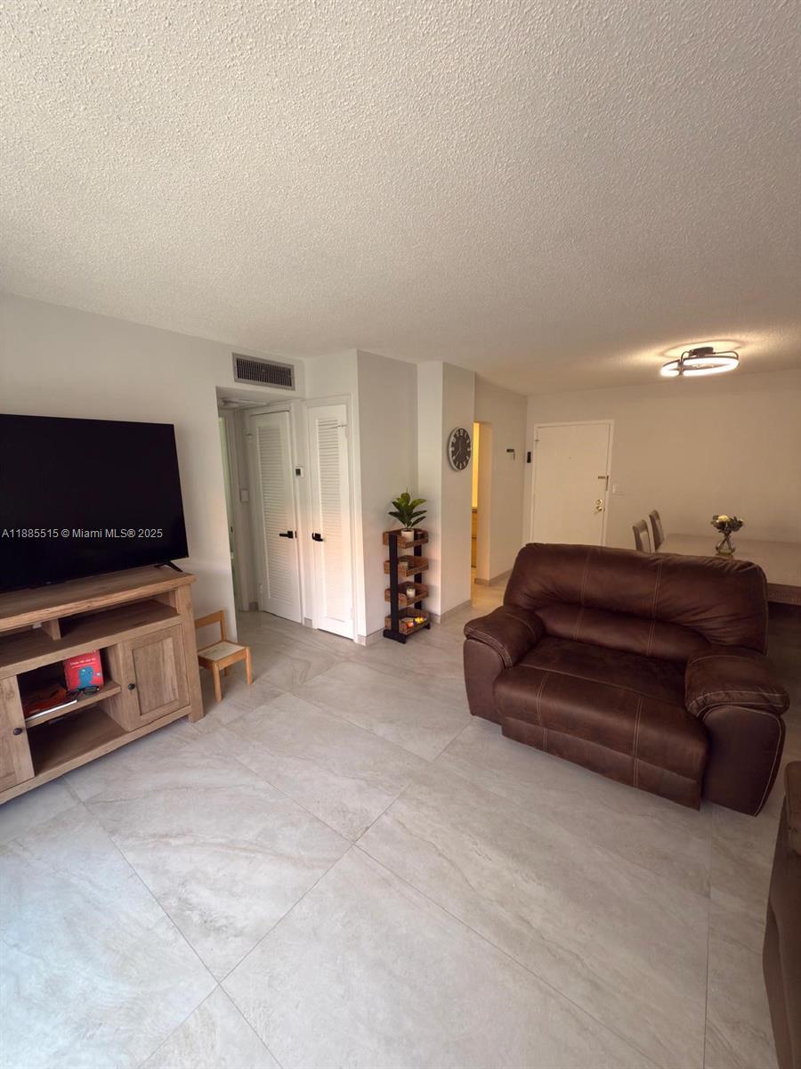 ASHLEIGH HOUSE CONDO - Residential Lease