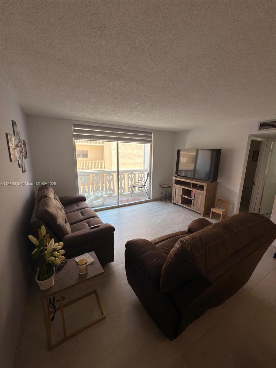 ASHLEIGH HOUSE CONDO - Residential Lease