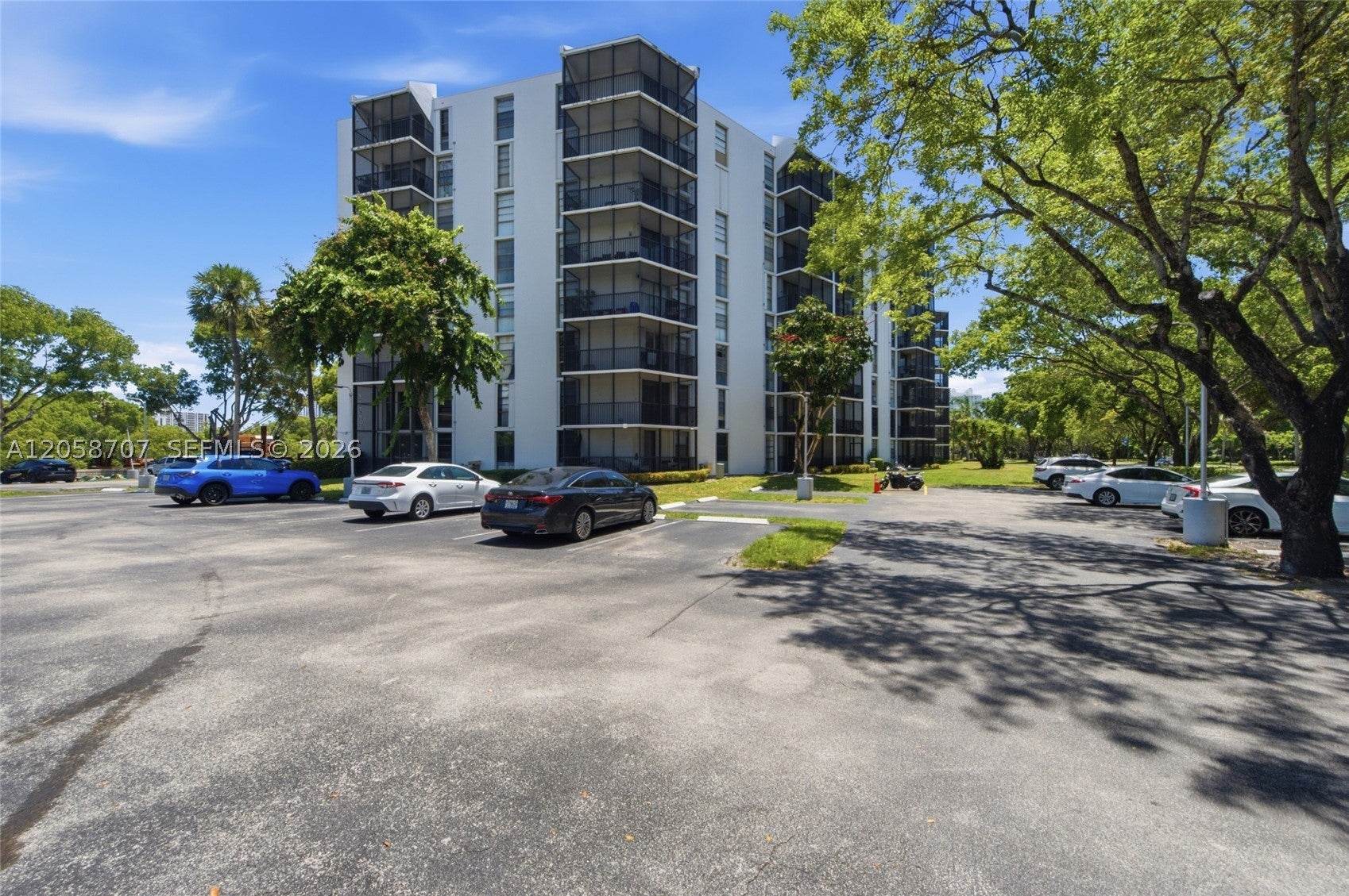 3401 N Country Club Dr 804