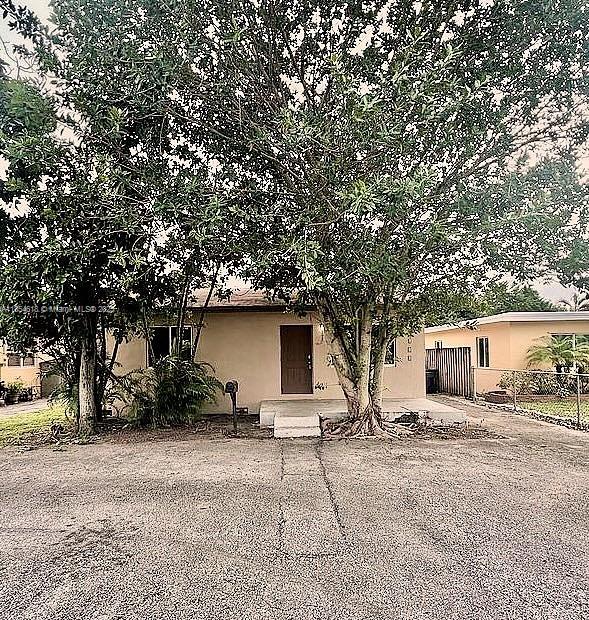 Beautifully 4-bedroom, 2-bath home family-friendly neighborhoods. Features a spacious layout with updated kitchen & bathrooms a private fenced backyard for relaxing or entertaining. Just 5 minutes from I-95 and close to schools, shopping, and dining. 3,5 miles to Hollywood beach.Ideal for families seeking comfort and convenience in a centralized location. Ready for immediate occupancy!