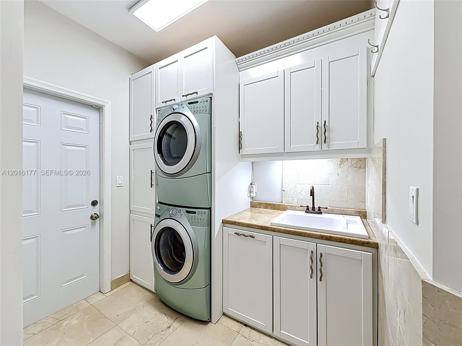 KENSINGTON - Residential