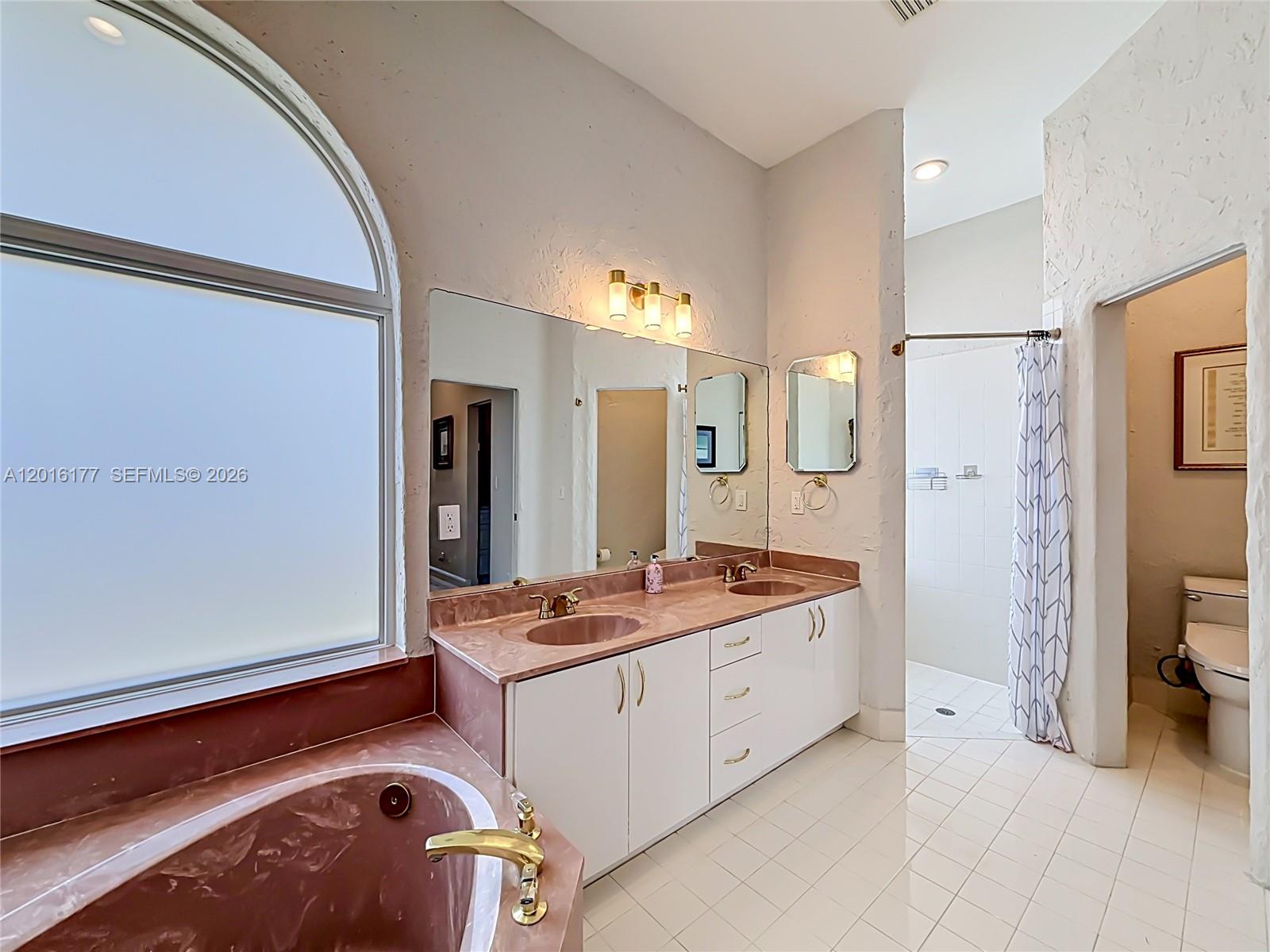 KENSINGTON - Residential