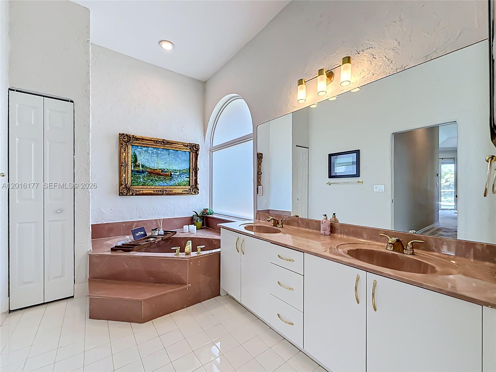 KENSINGTON - Residential