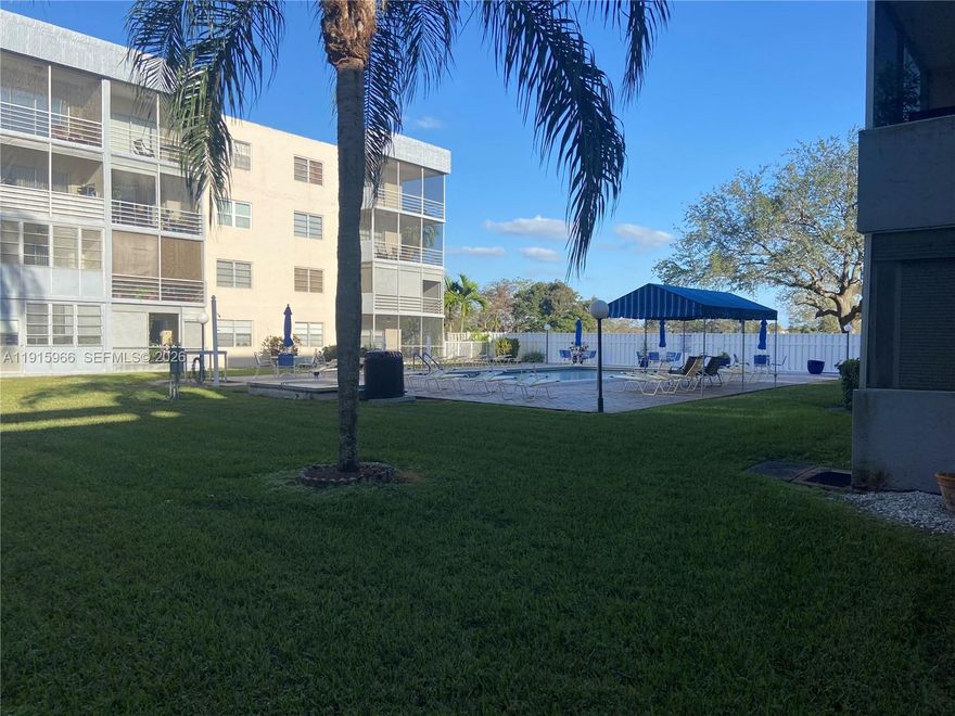 Beautiful Update spacious 2/2 on the 4 Floor, this unit has two large bedrooms, each with respectivve badrooms> The amenities include Tennis Courts, Clubhouse, pool, close to shopping center, Malls and Beach. Laundry Facilities on site. It come with one personal parking space, and guest parking.