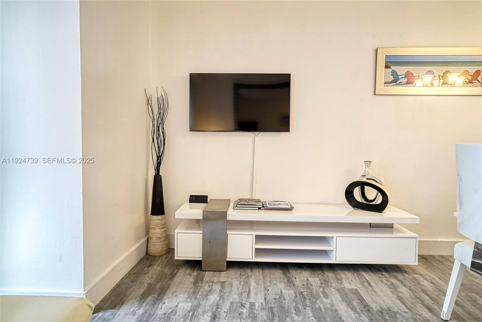 THE ALEXANDER CONDO - Residential