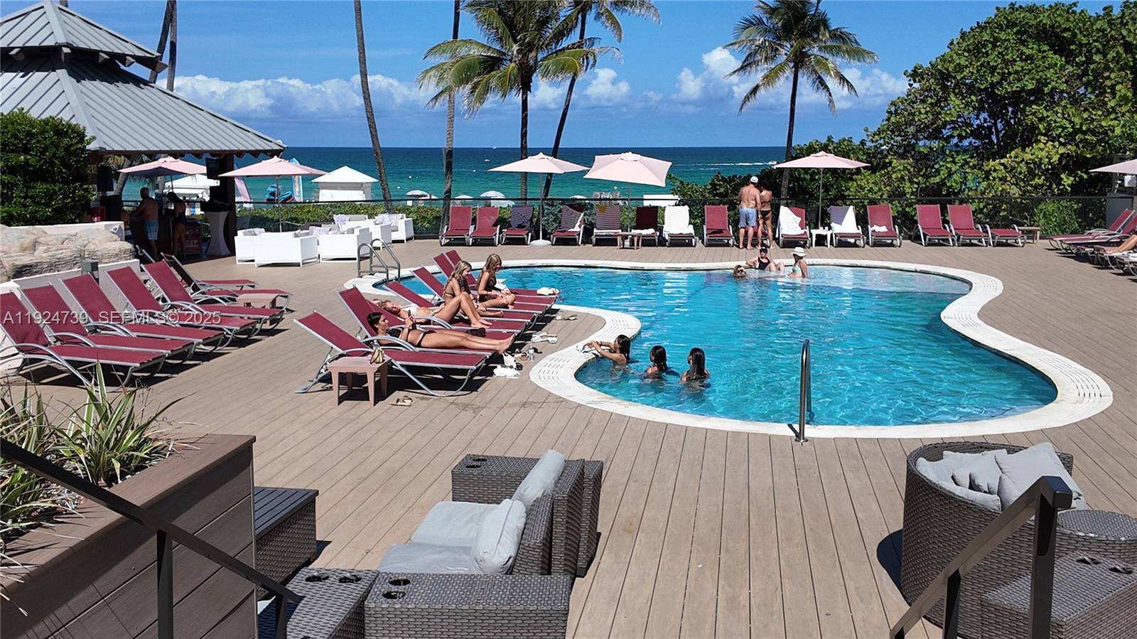 THE ALEXANDER CONDO - Residential