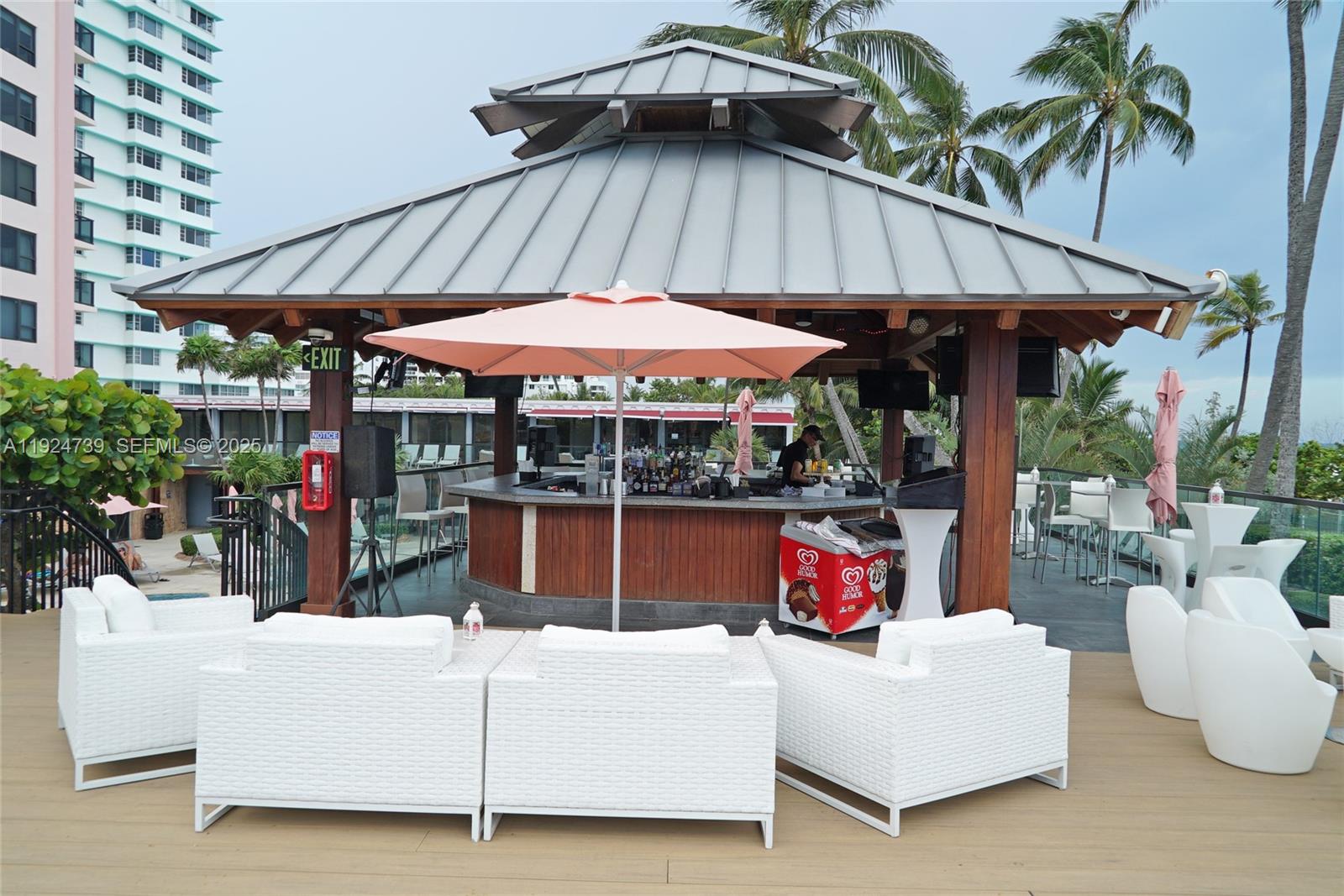 THE ALEXANDER CONDO - Residential