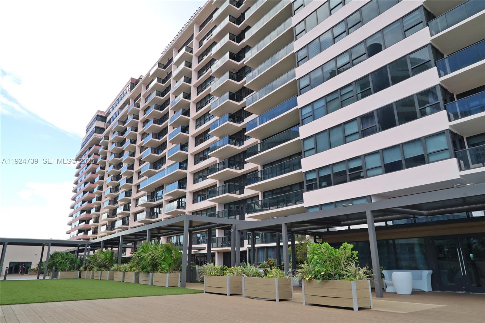 THE ALEXANDER CONDO - Residential