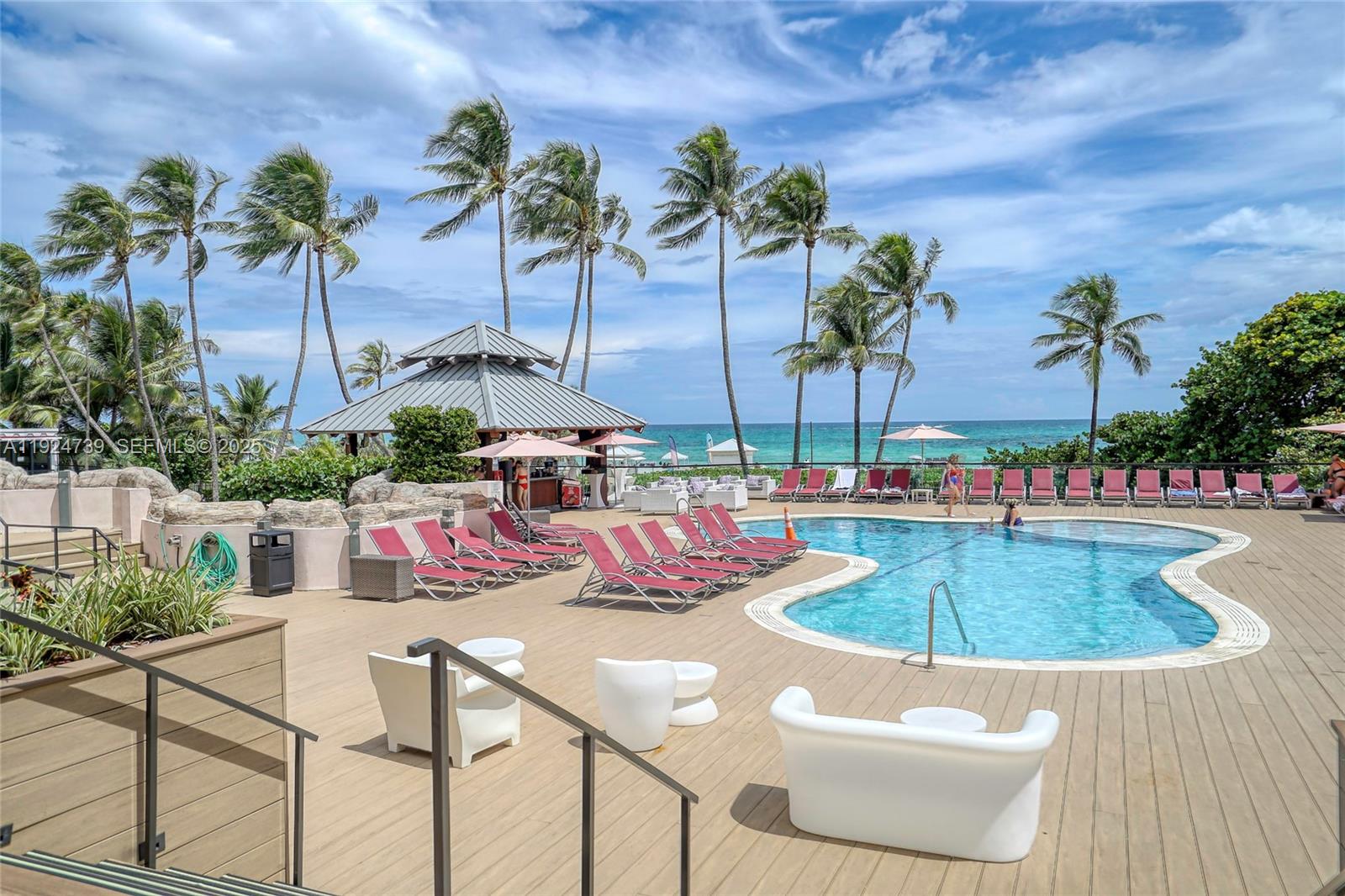 THE ALEXANDER CONDO - Residential