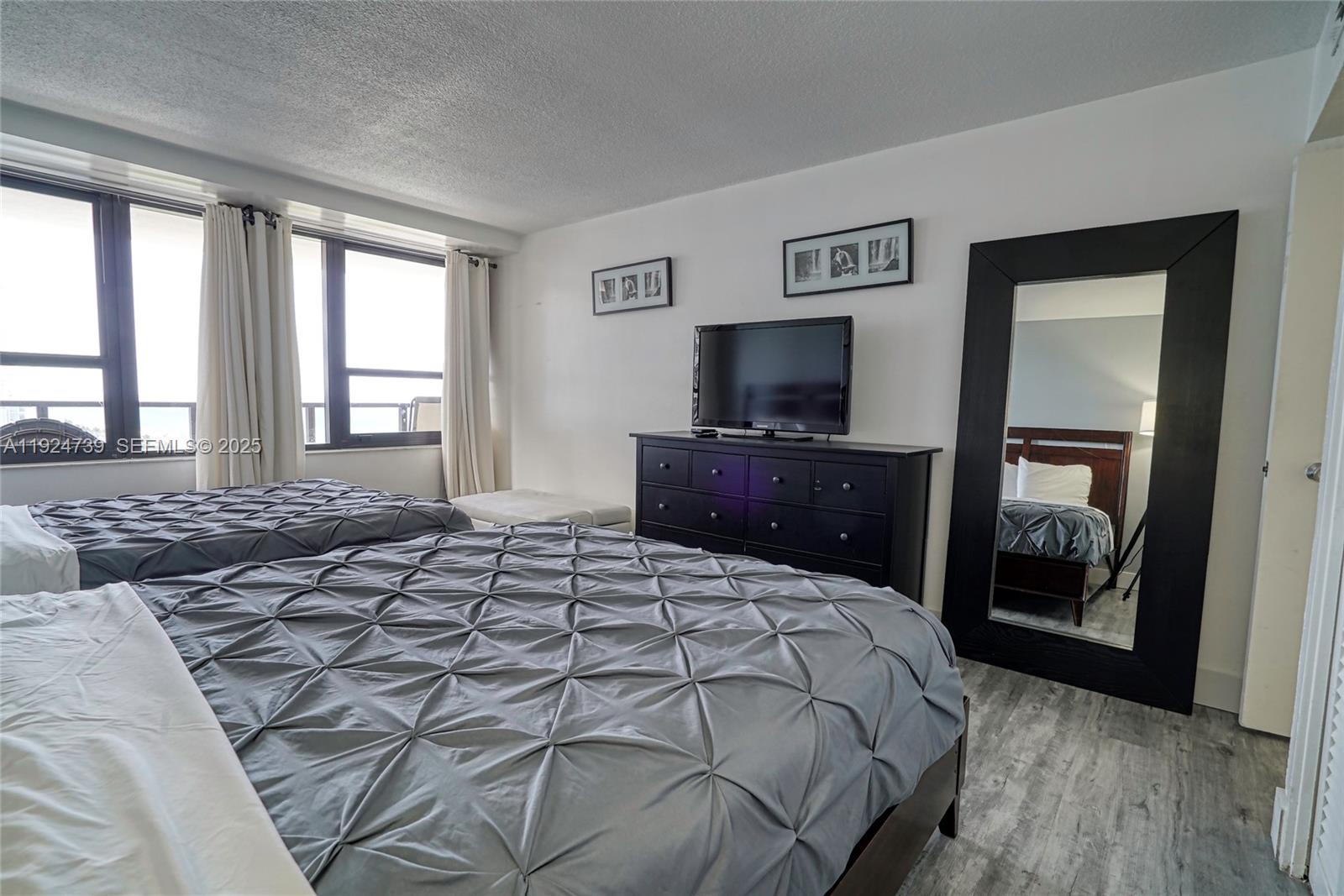 THE ALEXANDER CONDO - Residential