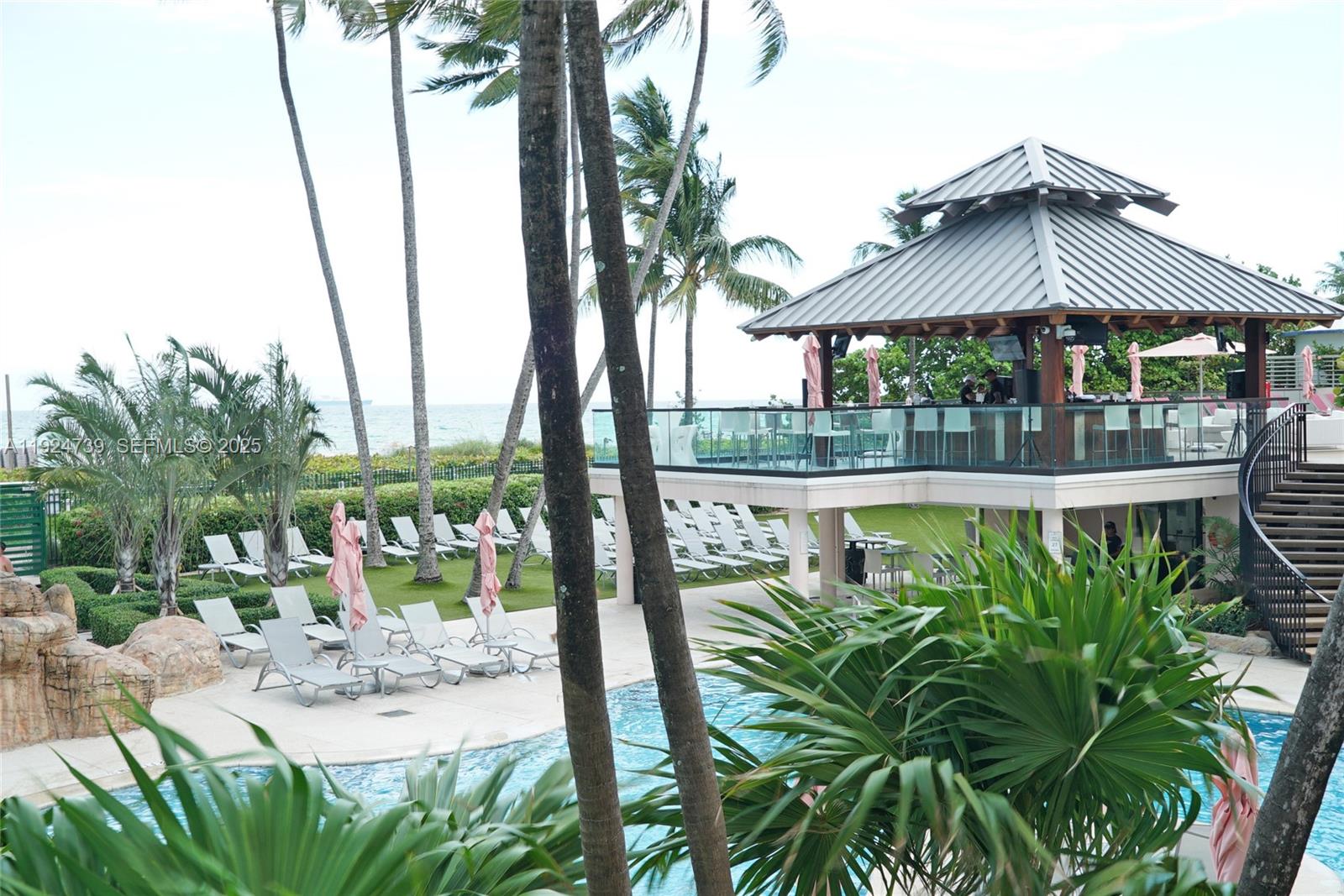 THE ALEXANDER CONDO - Residential