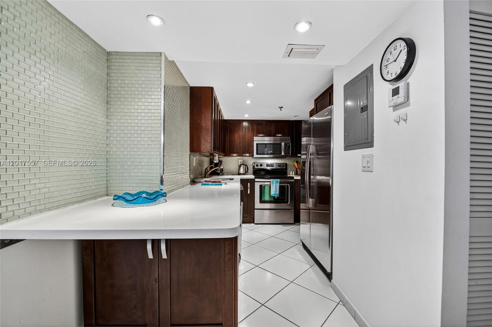 2401 Collins Ave 1107