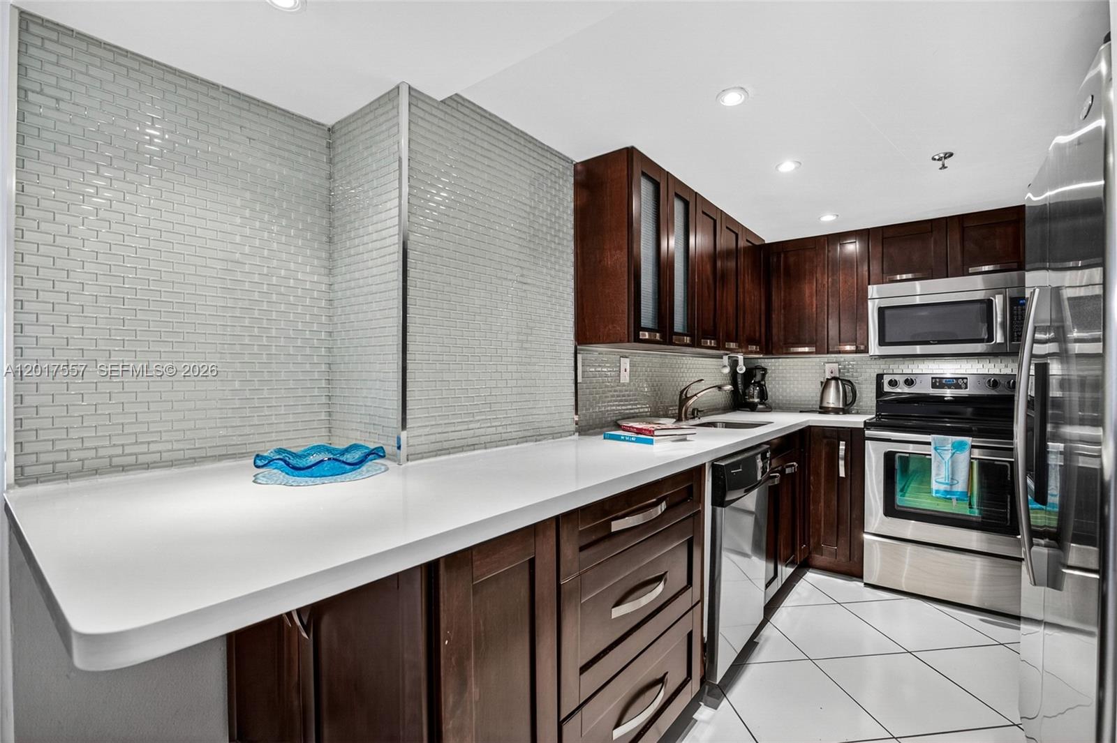 2401 Collins Ave 1107