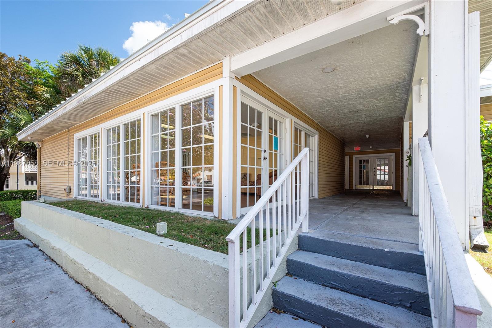 MAHOGANY KEY CONDO #3 - Residential Lease