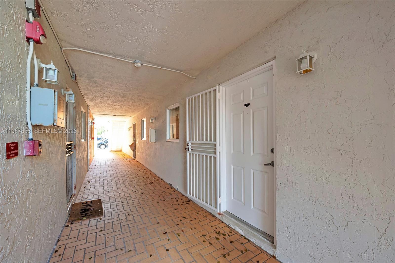 MAHOGANY KEY CONDO #3 - Residential Lease