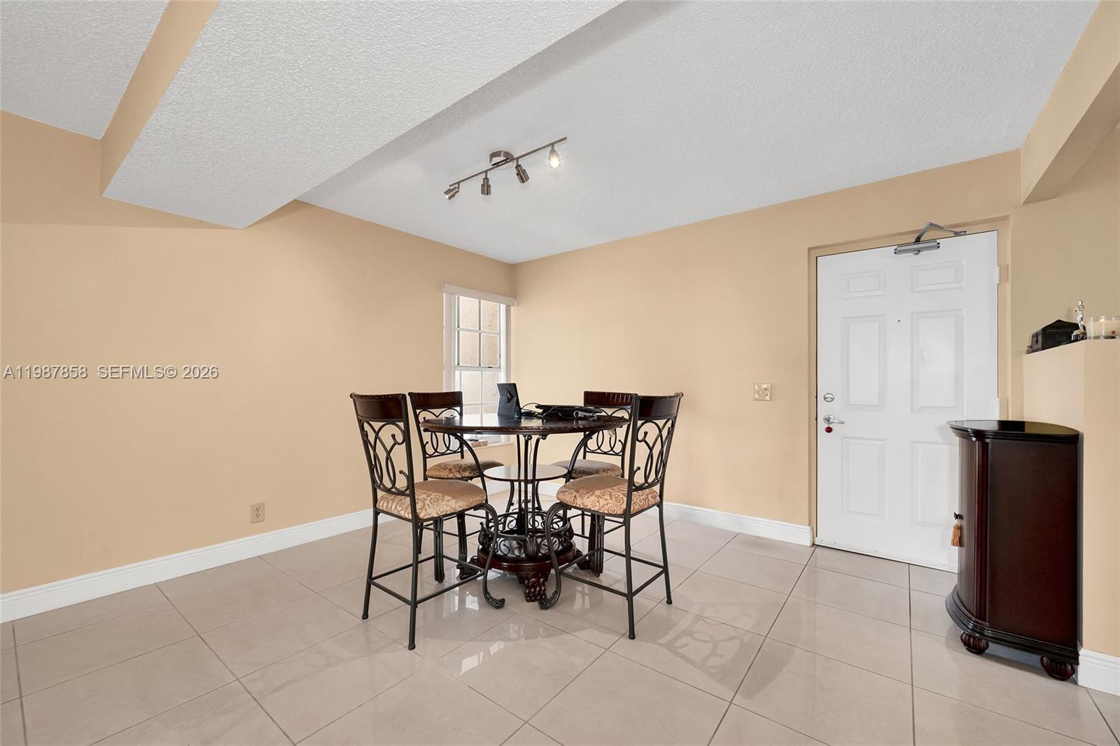 MAHOGANY KEY CONDO #3 - Residential Lease