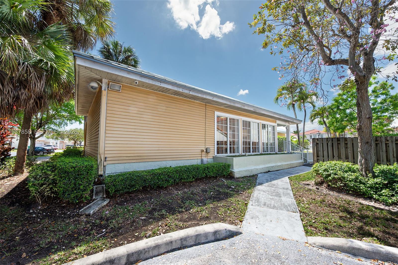 MAHOGANY KEY CONDO #3 - Residential Lease