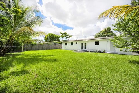 Single Family Residence in Miami FL 8943 128th St St 1.jpg