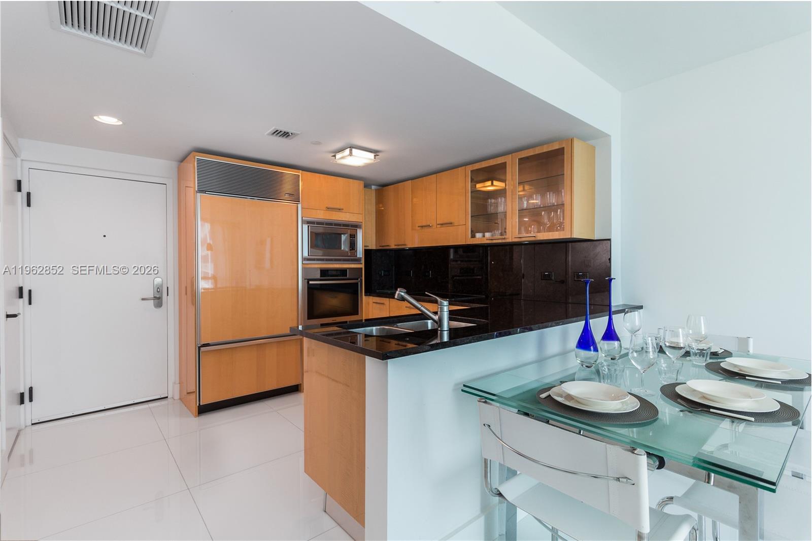 6801 Collins Ave 1415-
