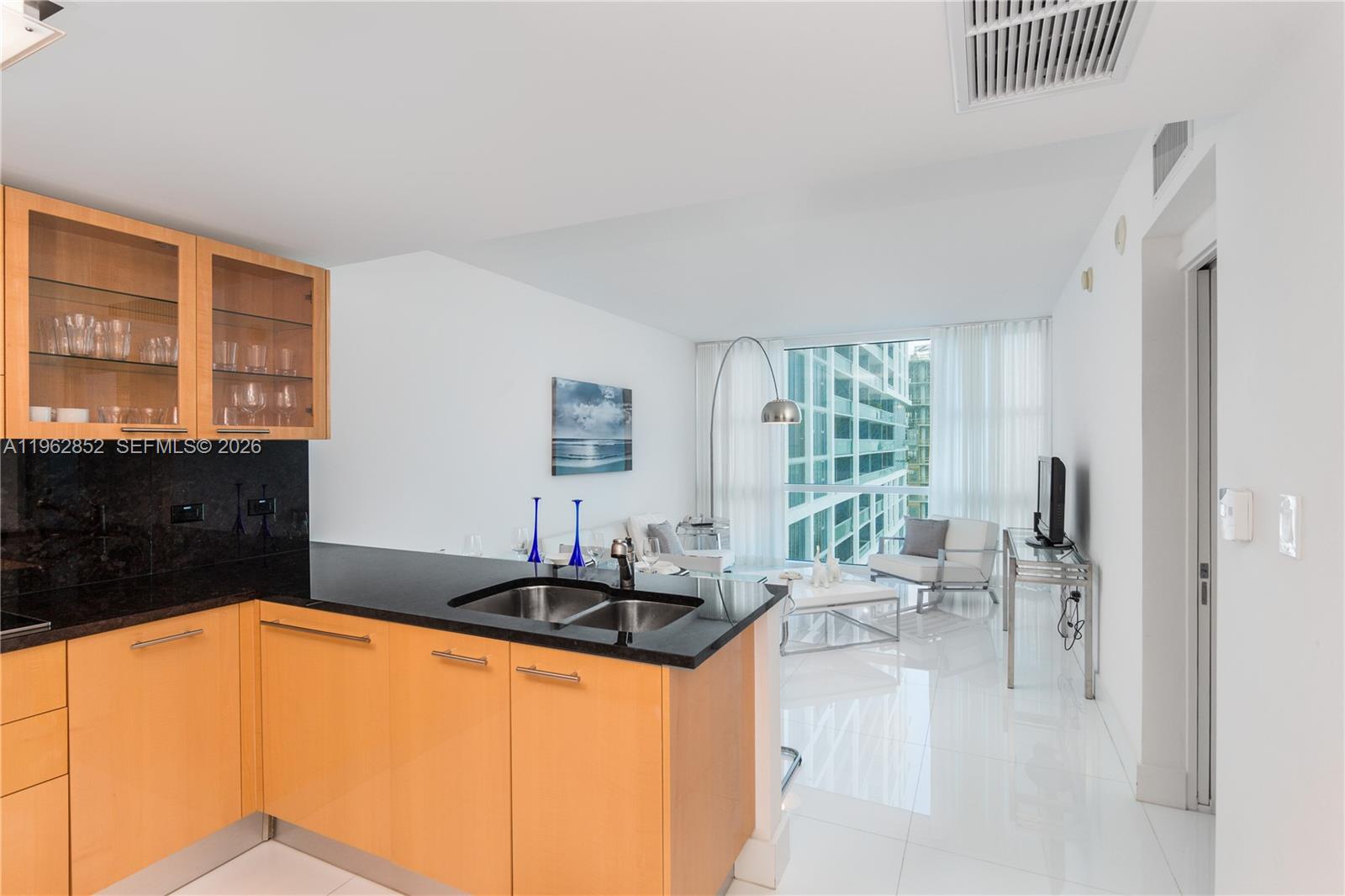 6801 Collins Ave 1415-